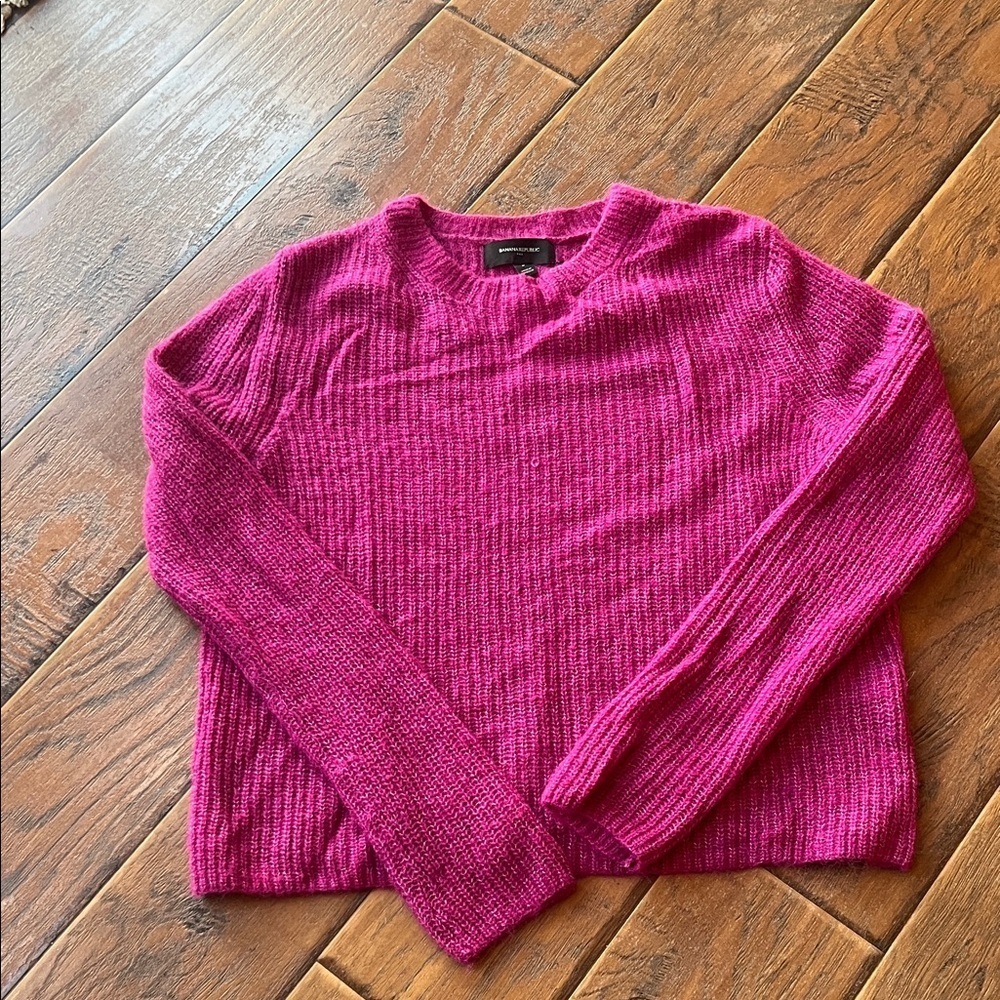 NWT Banana Republic Fuchsia Crew Neck Sweater - Size Small